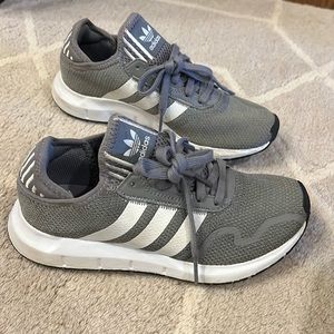 Adidas swift kids shoes size 4.5 US, gray color